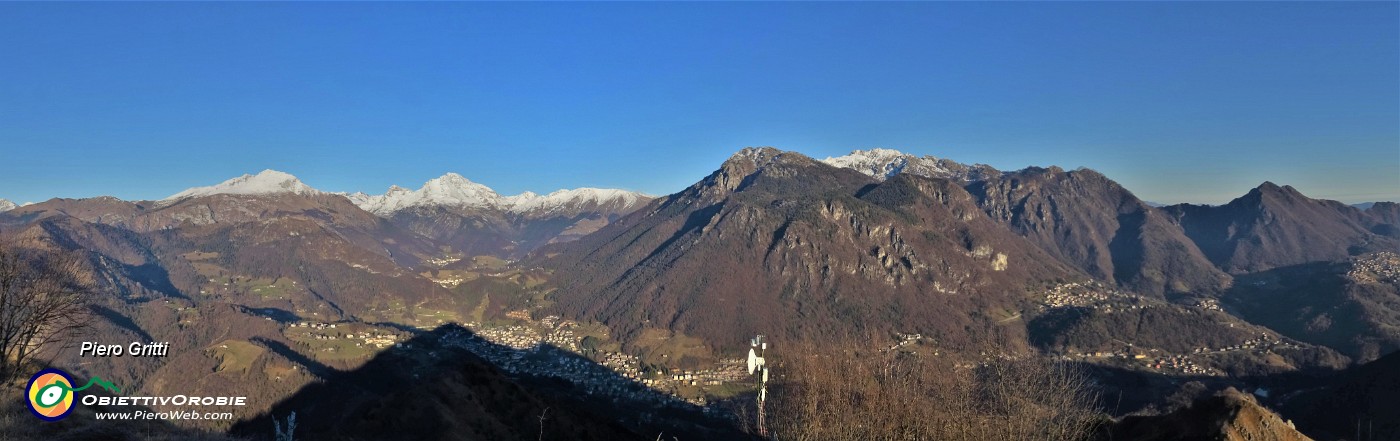 57 Vista panoramica sulle cime M.A.G.A ( da sx Menna-Arera-Grem-Alben).jpg